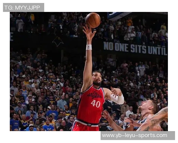 莱昂纳德末节表现低迷全场17投8中贡献20分3篮板2助攻三分球命中率50